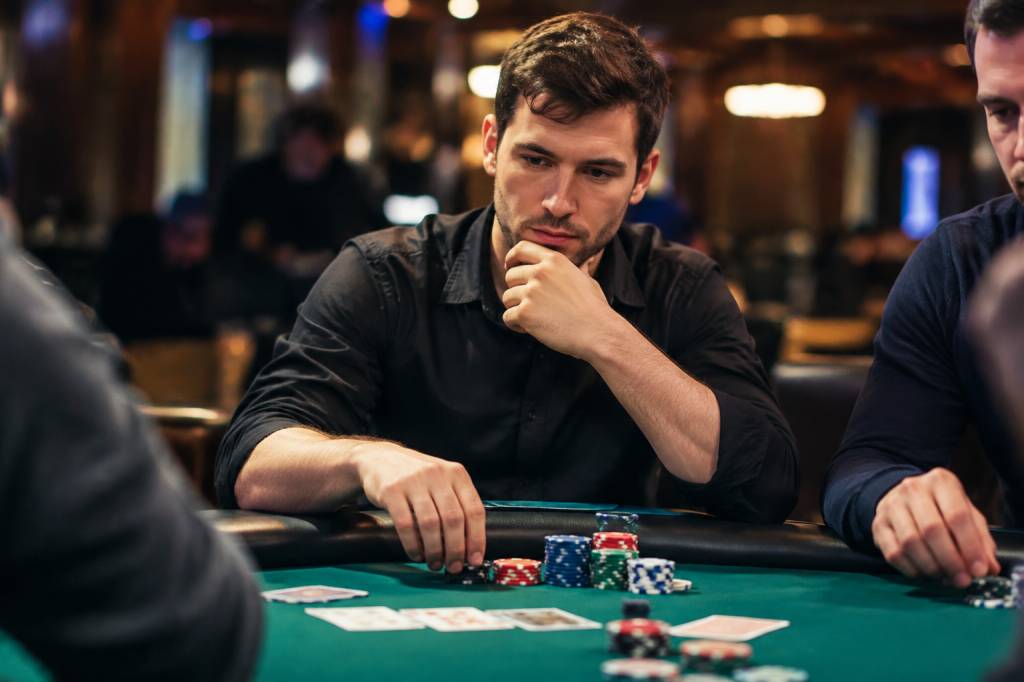 How to become a better player poker fan at the table 🃏